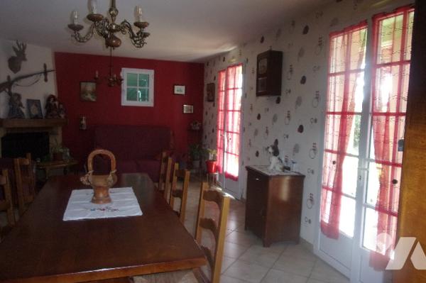 Maison  1 pièce de vie avec cuisine ouverte ,1 salle de bains 3 chambres,1WC, 1 cellier,1 garage