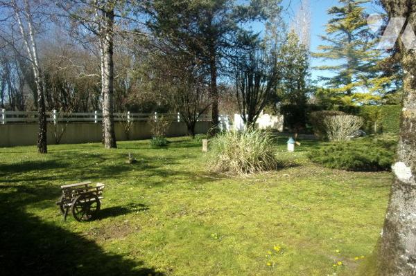 Maison  1 pièce de vie avec cuisine ouverte ,1 salle de bains 3 chambres,1WC, 1 cellier,1 garage