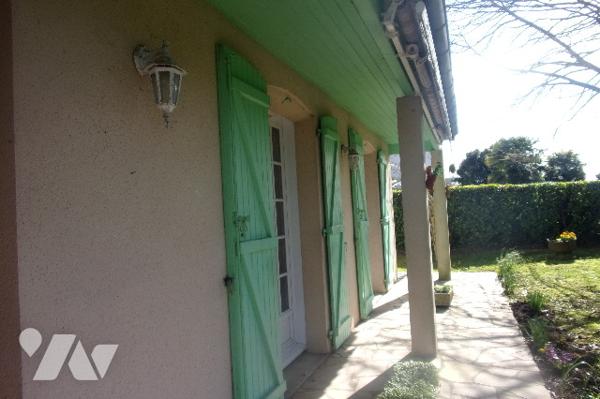 Maison  1 pièce de vie avec cuisine ouverte ,1 salle de bains 3 chambres,1WC, 1 cellier,1 garage