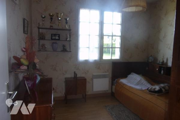 Maison  1 pièce de vie avec cuisine ouverte ,1 salle de bains 3 chambres,1WC, 1 cellier,1 garage