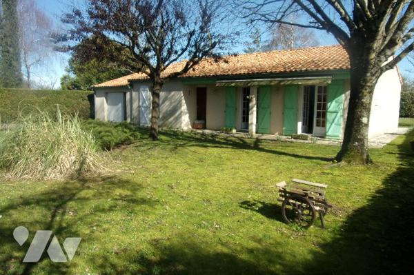 Maison  1 pièce de vie avec cuisine ouverte ,1 salle de bains 3 chambres,1WC, 1 cellier,1 garage