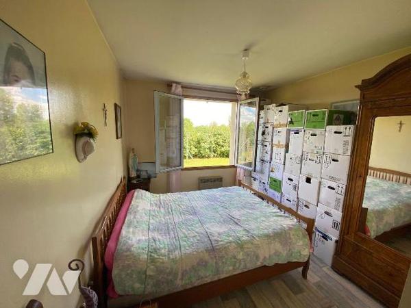  Une charmante maison de plain-pied située à Aubigné-Racan, en pleine campagne tout en restant ...