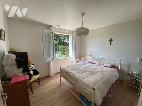  Une charmante maison de plain-pied située à Aubigné-Racan, en pleine campagne tout en restant ...