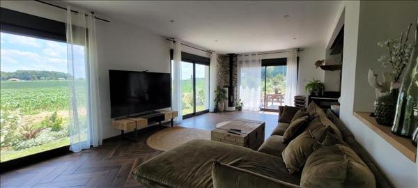 Maison à vendre |  Saint-Georges-des-Coteaux |  4 pièces | 150 m²