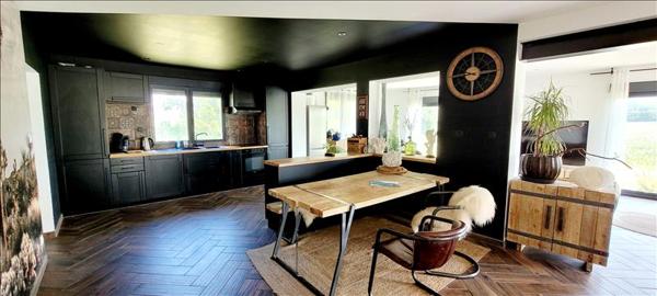 Maison à vendre |  Saint-Georges-des-Coteaux |  4 pièces | 150 m²