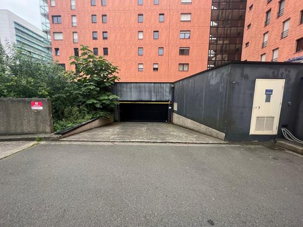 A LOUER : Parking à LA MADELEINE • GARES • 60 € CC • Réf. 5830