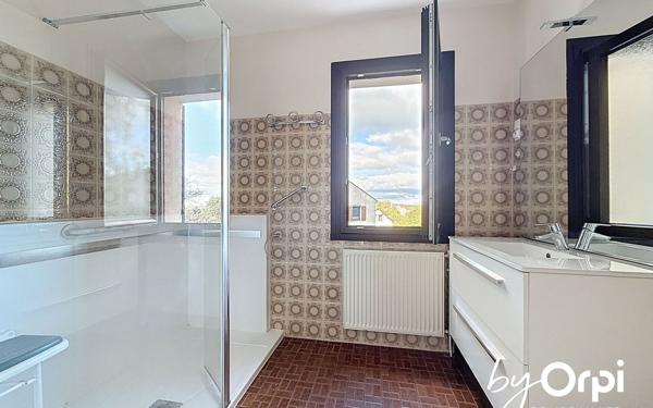 Maison à vendre    4 pièces •  Saint-Éloy-les-Mines