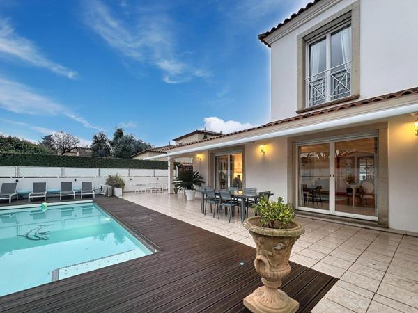 VILLA DE STANDING SPACIEUSE ET LUMINEUSE - PISCINE