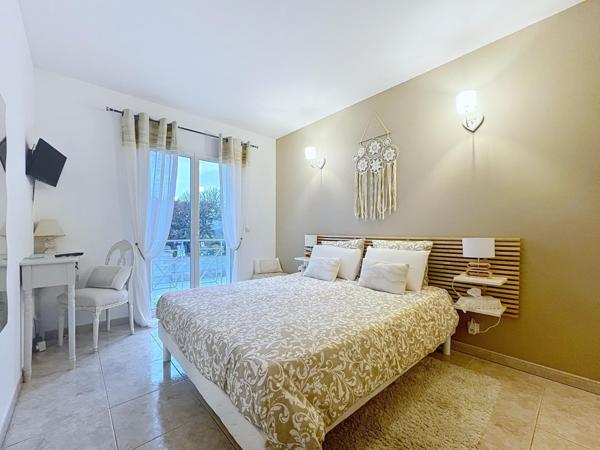 VILLA DE STANDING SPACIEUSE ET LUMINEUSE - PISCINE