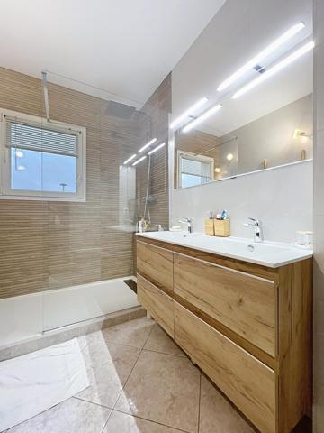 VILLA DE STANDING SPACIEUSE ET LUMINEUSE - PISCINE