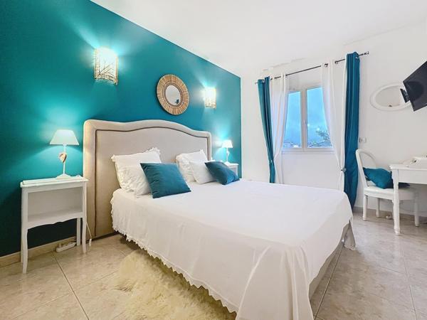 VILLA DE STANDING SPACIEUSE ET LUMINEUSE - PISCINE