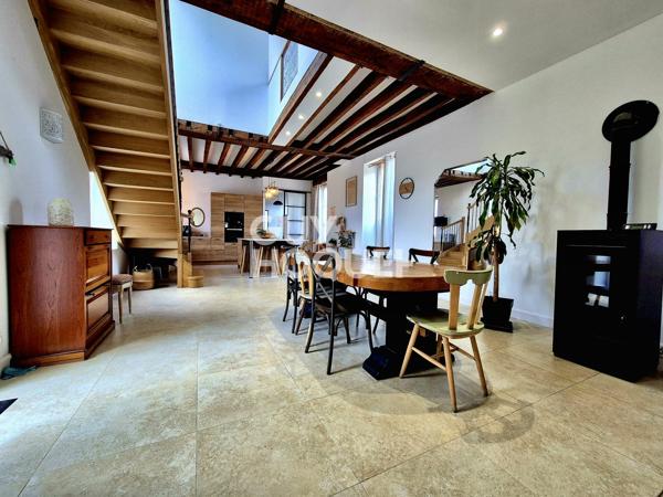 CHARMANTE MAISON DE VILLE RENOVEE 220 m²  AVEC JARDIN