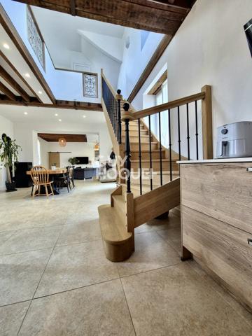 CHARMANTE MAISON DE VILLE RENOVEE 220 m²  AVEC JARDIN