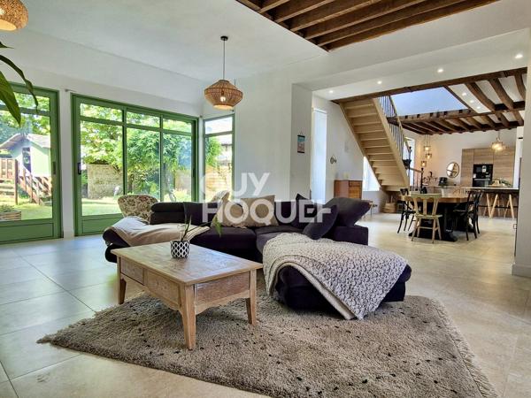 CHARMANTE MAISON DE VILLE RENOVEE 220 m²  AVEC JARDIN