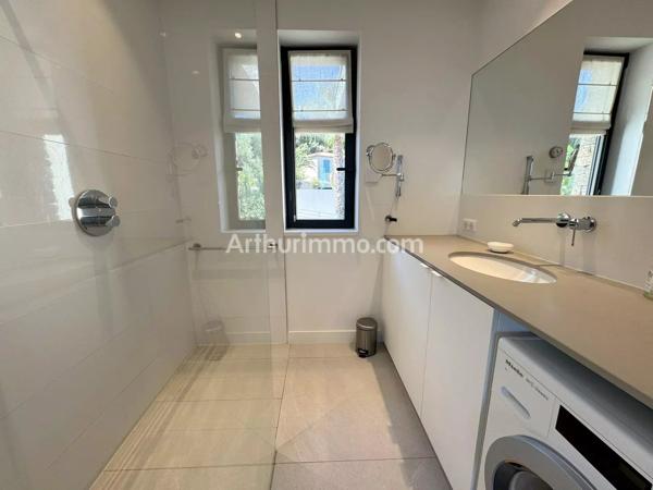 Vente                                                      Appartement
                        
                     4 pièces                      105 m2                     à Sainte-Maxime
