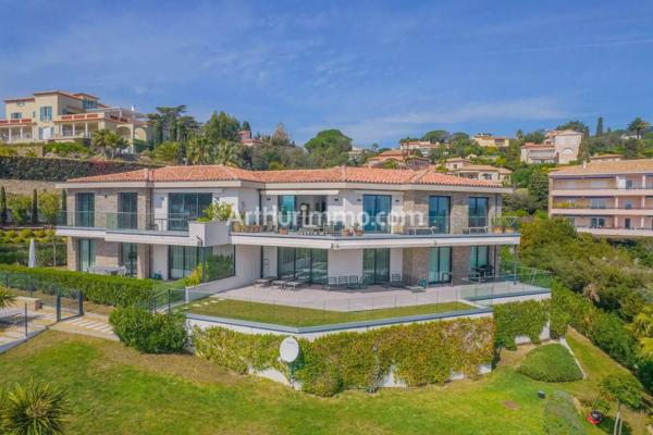 Vente                                                      Appartement
                        
                     4 pièces                      105 m2                     à Sainte-Maxime