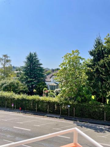 Appartement rénové F5 avec balcon, cave et grenier