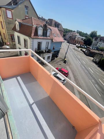 Appartement rénové F5 avec balcon, cave et grenier