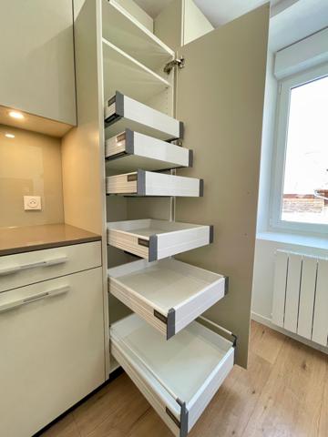 Appartement rénové F5 avec balcon, cave et grenier