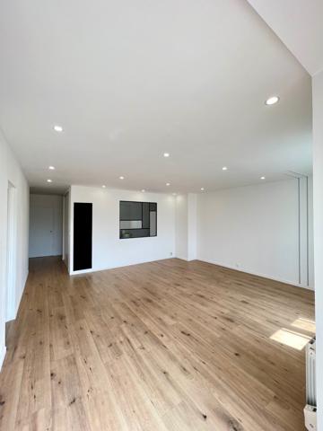 Appartement rénové F5 avec balcon, cave et grenier