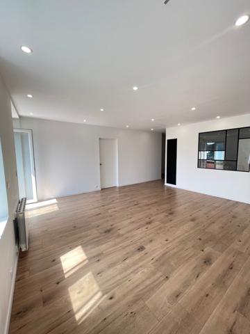 Appartement rénové F5 avec balcon, cave et grenier