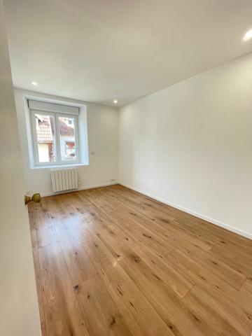 Appartement rénové F5 avec balcon, cave et grenier