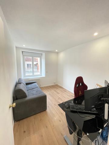 Appartement rénové F5 avec balcon, cave et grenier