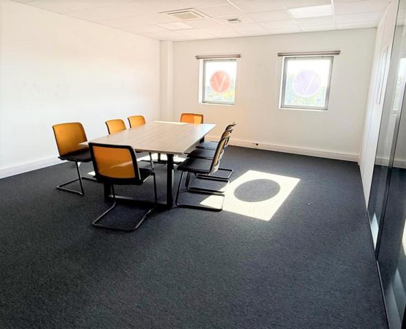 145 m² de bureaux climatisés et fonctionnel. Disponible immédiatement