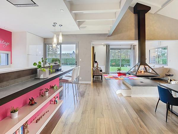 Maison à vendre à Cholet - Accès immédiat des axes Nantes (en 30 minutes) Angers A87 en 45 minutes. La côte Vendéenne en 60 minutes