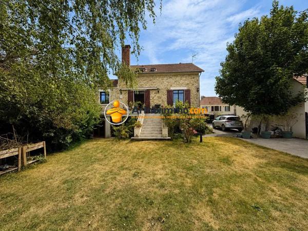 Vente                                                      Maison
                        
                     9 pièces                      220 m2                     à Coulommiers