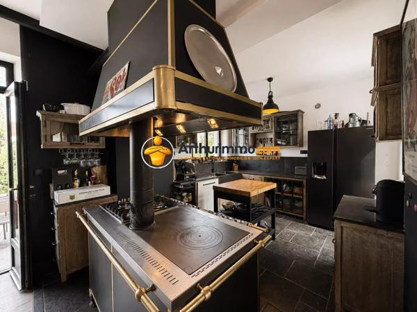 Vente                                                      Maison
                        
                     9 pièces                      220 m2                     à Coulommiers
