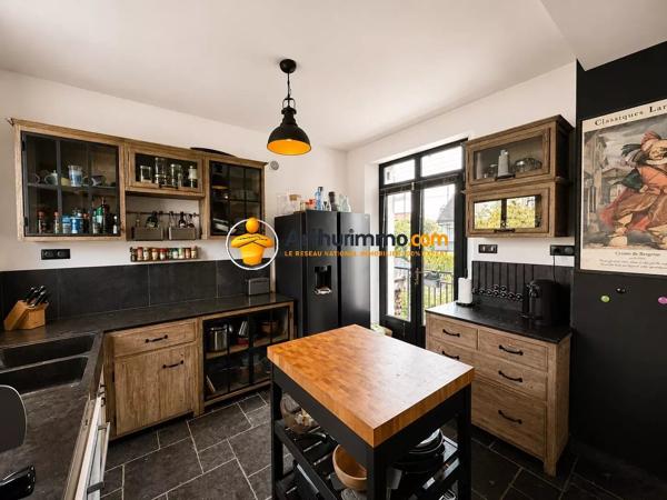 Vente                                                      Maison
                        
                     9 pièces                      220 m2                     à Coulommiers