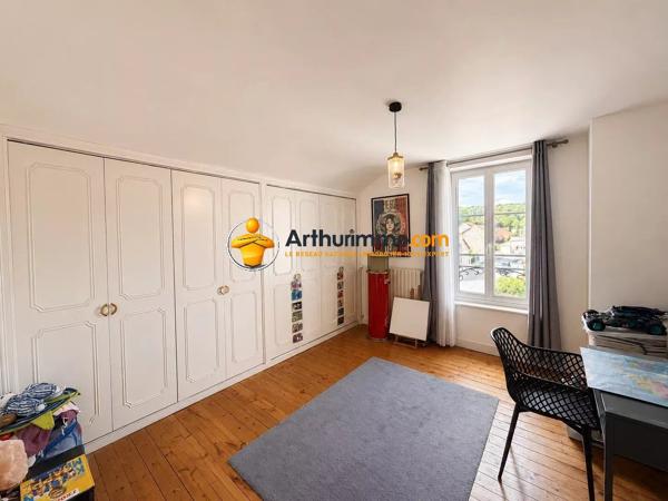 Vente                                                      Maison
                        
                     9 pièces                      220 m2                     à Coulommiers