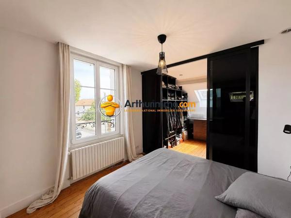 Vente                                                      Maison
                        
                     9 pièces                      220 m2                     à Coulommiers
