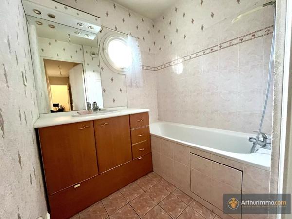 Vente                                                      Appartement
                        
                     4 pièces                      75 m2                     à Livry-Gargan