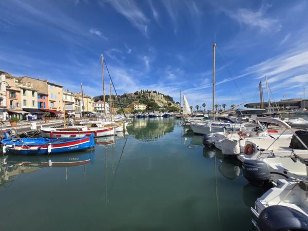 CASSIS APPARTEMENT T3, VUE PANORAMIQUE PORT ET CAP CANAILLE, ACCES PRIVE MER