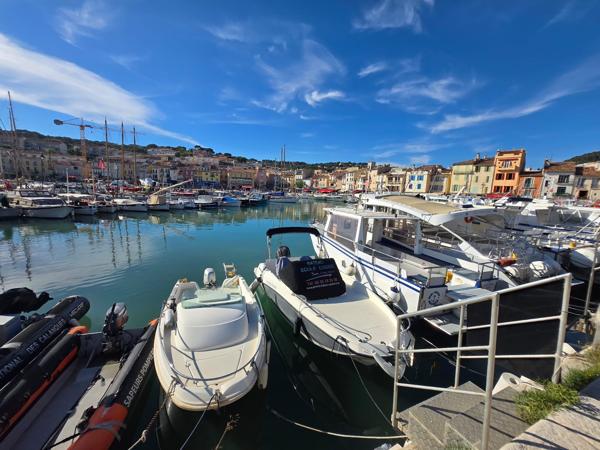 CASSIS APPARTEMENT T3, VUE PANORAMIQUE PORT ET CAP CANAILLE, ACCES PRIVE MER