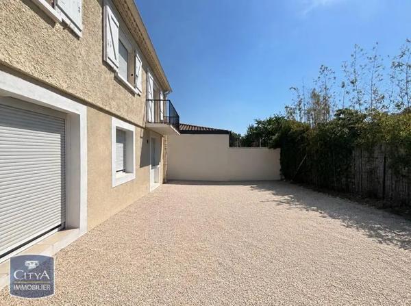 Appartement à louer 3 pièces 83m² Rodilhan (30230)