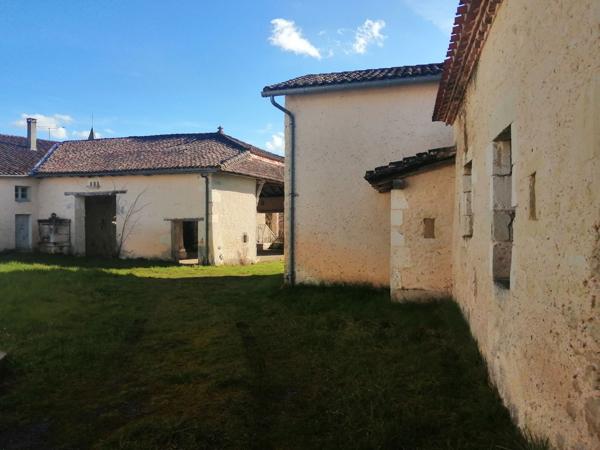 Ensemble immobilier, 5 maisons et dépendances