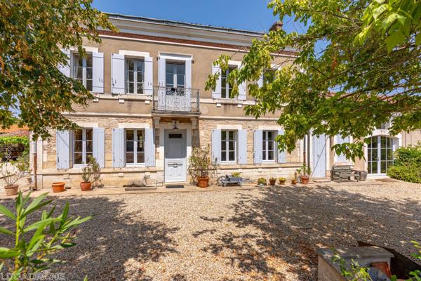Élégante Maison de Maître du XIXème siècle, avec annexe, piscine et parc arboré