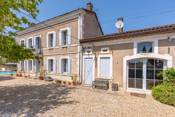 Élégante Maison de Maître du XIXème siècle, avec annexe, piscine et parc arboré