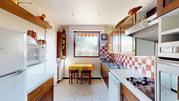 Dernier étage - Beau Balcon - Pas de vis-à-vis - Lumineux - Double box - Proche RER B - Appartement Chatenay Malabry 5 pièces 90.62 m2