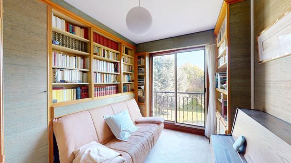 Dernier étage - Beau Balcon - Pas de vis-à-vis - Lumineux - Double box - Proche RER B - Appartement Chatenay Malabry 5 pièces 90.62 m2