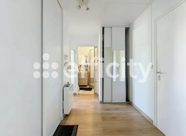 Appartement
         2 pièces
        - 41 m² 149 900 € *