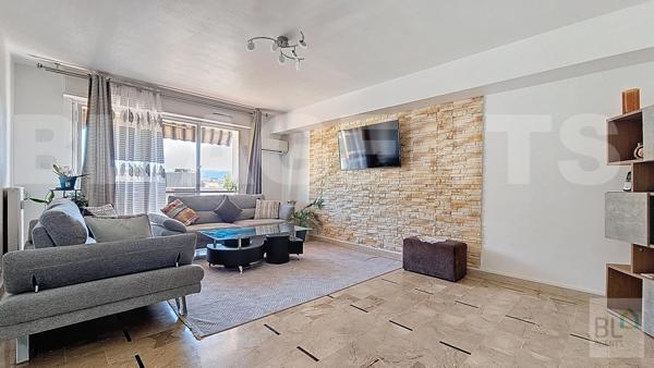 Grand appartement 98 m² traversant, ascenseur au 5ème, 2 terrasses, de beaux volumes