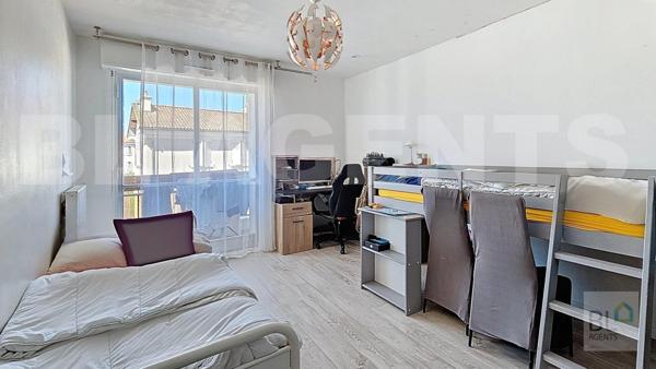 Grand appartement 98 m² traversant, ascenseur au 5ème, 2 terrasses, de beaux volumes