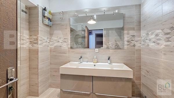 Grand appartement 98 m² traversant, ascenseur au 5ème, 2 terrasses, de beaux volumes