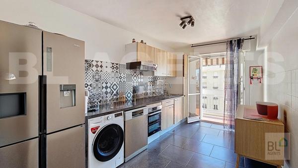 Grand appartement 98 m² traversant, ascenseur au 5ème, 2 terrasses, de beaux volumes
