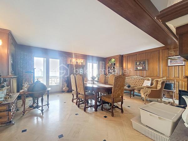 Venez découvrir ce bel appartement, très LUMINEUX situé 4ème et dernier étage, avec ascenseur.
"Les-pavillons-sous-bois", dans une résidence, calme et sécurisée.
Hyper centre-ville, proche des écoles et de toutes commodités, vous pourrez découvrir ce grand et spacieux duplex avec sa magnifique terrasse avec vue dégagée.

-Il se compose d'une entrée avec rangements, un double salon/ séjour de 60m², une cuisine équipée avec îlot central, de trois grandes chambres avec rangements (21m²,34m²,11m²), trois salles de bain.
Une grande terrasse avec vue dégagée.

-Un grand box de 35m²(possibilité de garer une voiture et moto + rangements).
-Une cave
-Une remise
-Une grande cour ( possibilité de garer plusieurs voiture / camion )

Les atouts:
- Idéalement situé , hyper centre-ville
- De beaux volumes et plusieurs anexes (cave, remise, garage, cour)
- Grande terrasse sans vis à vis, avec vue dégagée,
- DPE D,
- Résidence calme et sécurisée,
***Accordez-vous une simple visite et laissez-vous charmer !