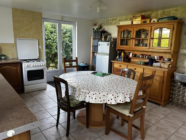 Maison de village de 3 chambres et petit jardin
